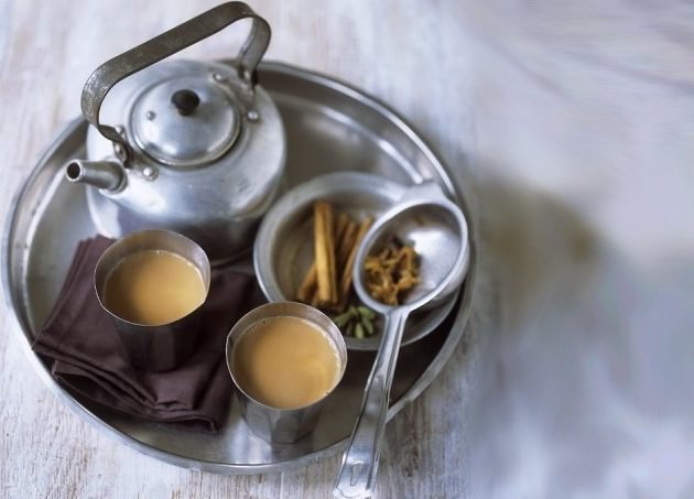 Чай на молоке с корицей