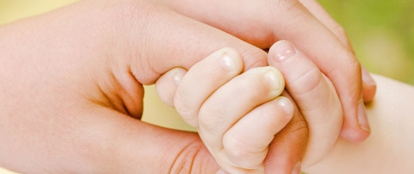 Белые пятна на ногтях у ребенка