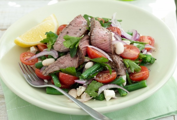 Отварная говядина с овощами