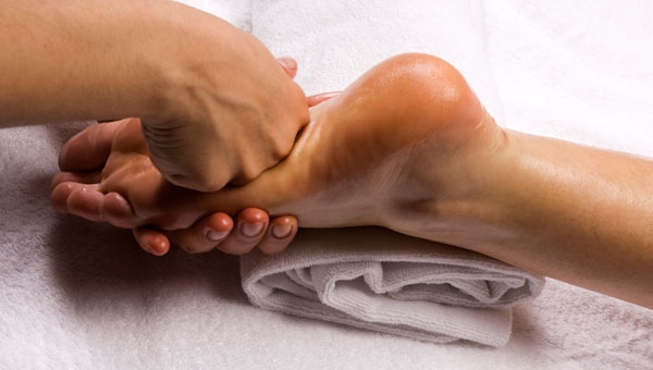 Массирование ступней