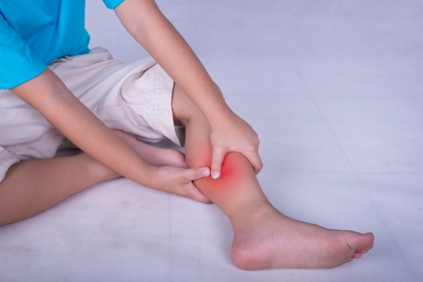 Боль в икроножной мышце у ребенка