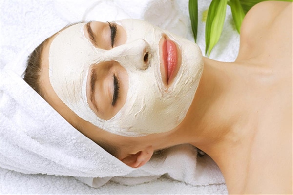 Маска с белой глиной