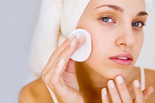 Умывание ватным диском