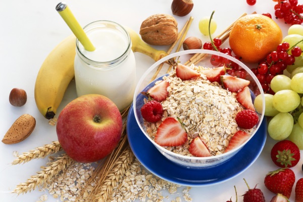 Злаки, кефир и фрукты